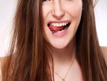 Comment atténuer la douleur d’un piercing à la langue ?