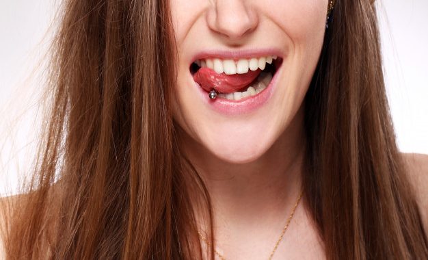 Comment atténuer la douleur d’un piercing à la langue ?