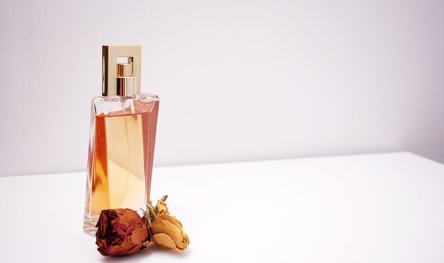 Comment faire tenir son parfum plus longtemps ?