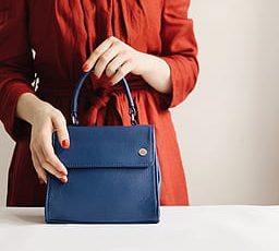 Quelle taille de sac en cuir pour femme choisir pour aller au travail ?